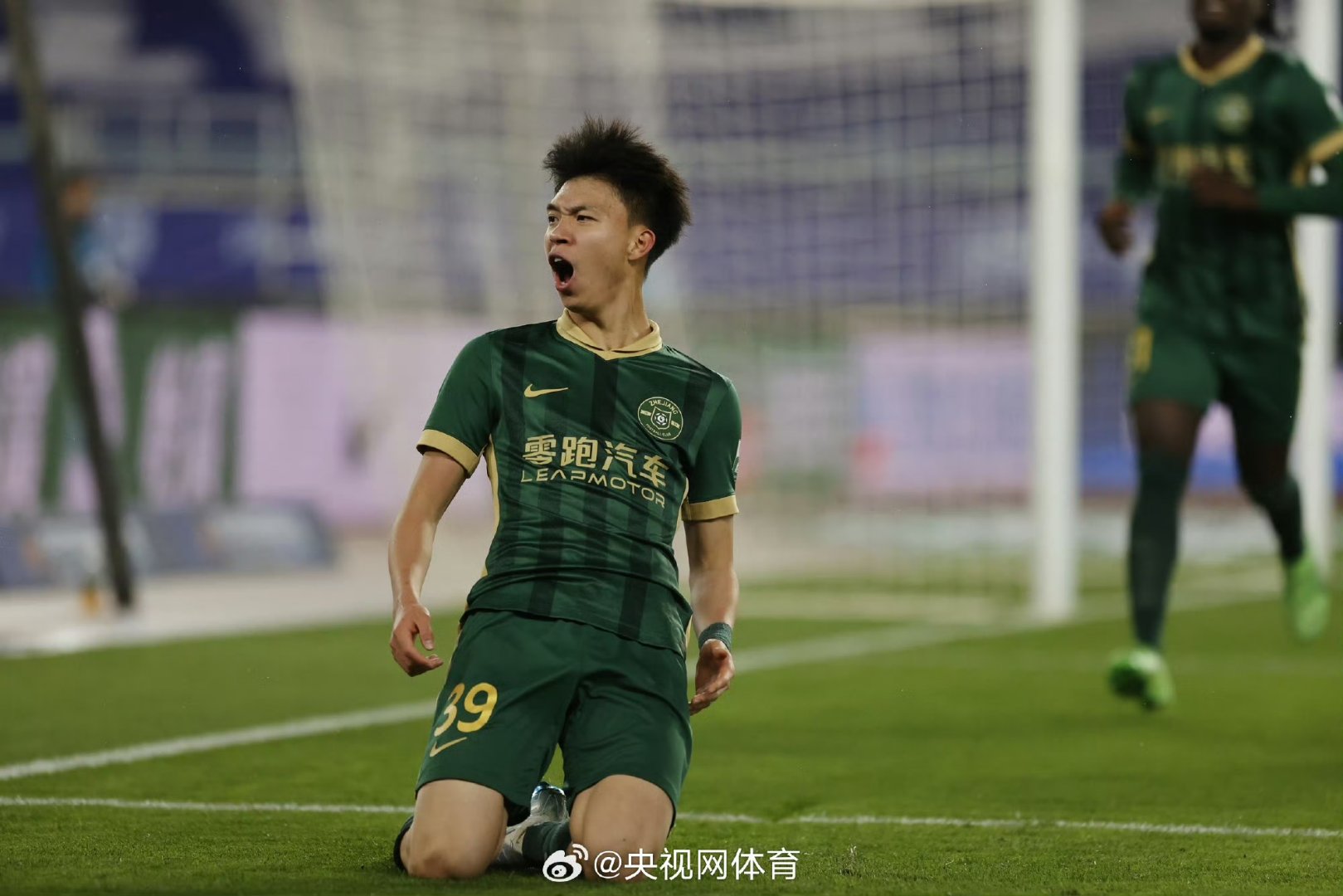 冲刺阶段突围战来临，武汉三镇围绕中超防线松动，态度坚定，资深球员宣示担当的简单介绍乐鱼LEYU