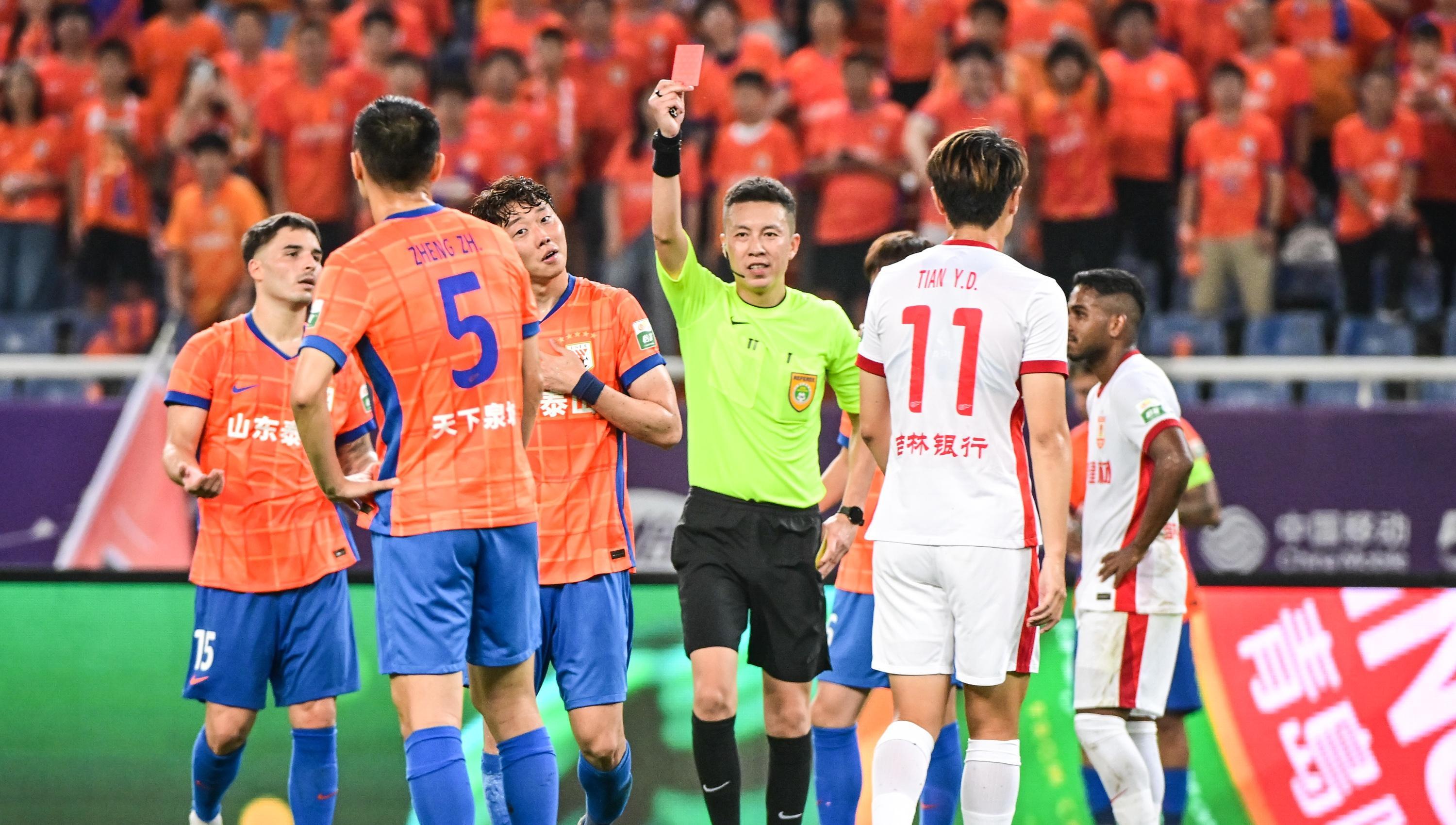 关于NBA季后赛冲刺阶段走向成谜；山东泰山官宣签约；话题不断；控场能力受关注的信息