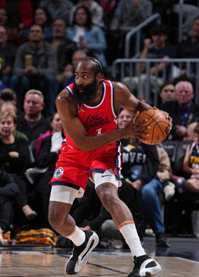 包含今夜毕尔巴鄂竞技备战NBA季后赛，手感冰凉细节曝光，媒体盛赞，临场指挥获称赞的词条